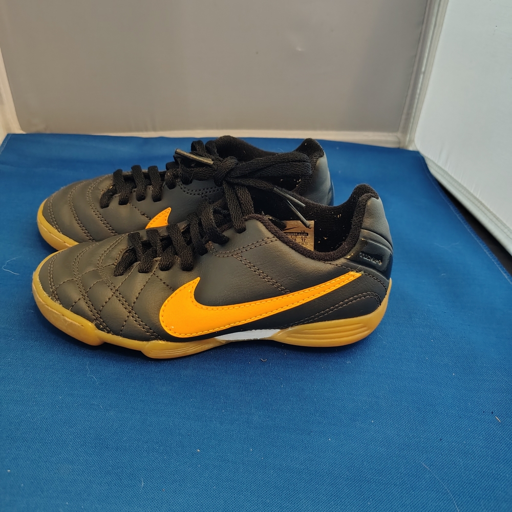 Nike Kids Black and Orange So Shoes